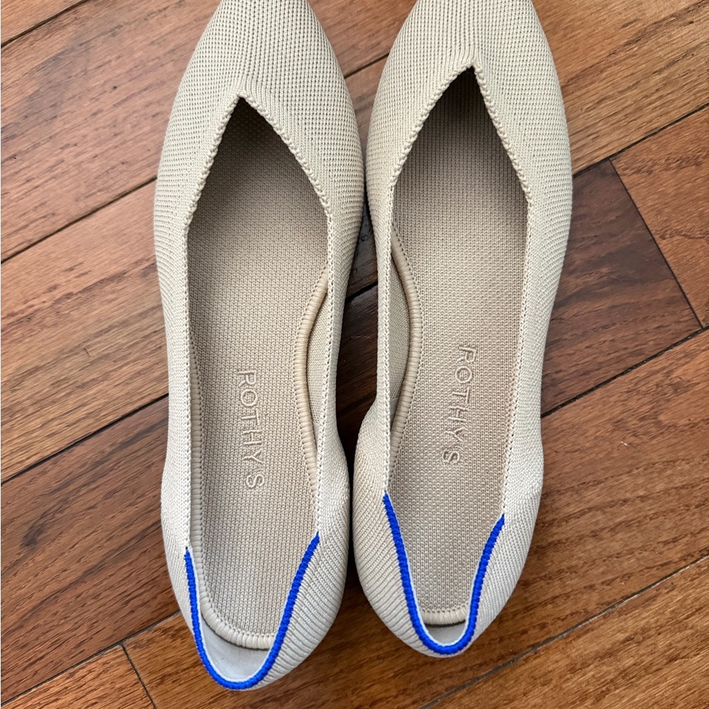 Rothy's Pointed Toe Knit Flats in Beige with Blue Trim